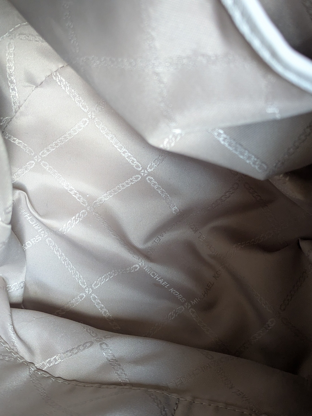 Michael Kors Brooke Ladies Medium Pebbled White/Off White Leather Bucket Bag - Picture 9 of 16